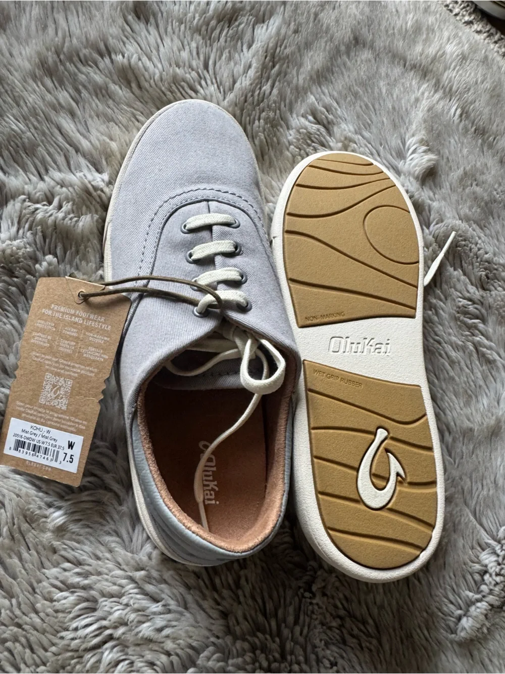 OluKai Kohu Women's Light Gray Canvas Lace-Up Sneaker